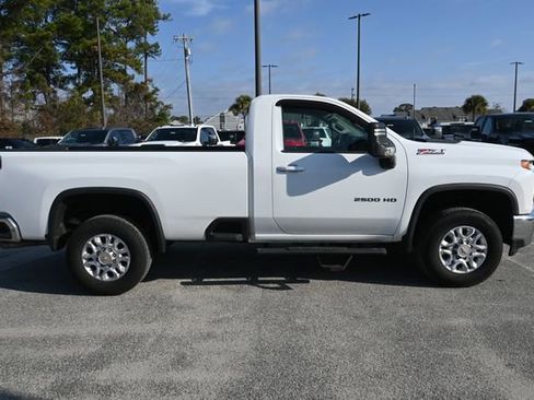 Used 2022 Chevrolet Silverado 2500 LT w/ Convenience Package image 5