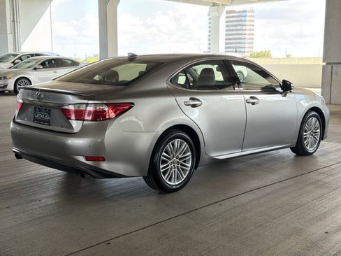 Used 2015 Lexus ES 350 w/ Luxury Package FWD image 5