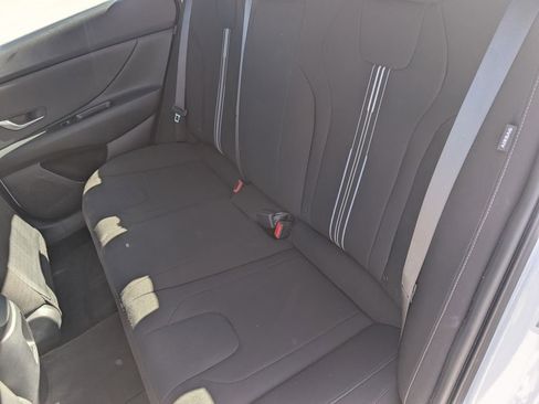 Used 2025 Hyundai Elantra Blue 4D Sedan image 12