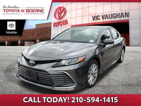 Certified 2022 Toyota Camry LE image 1