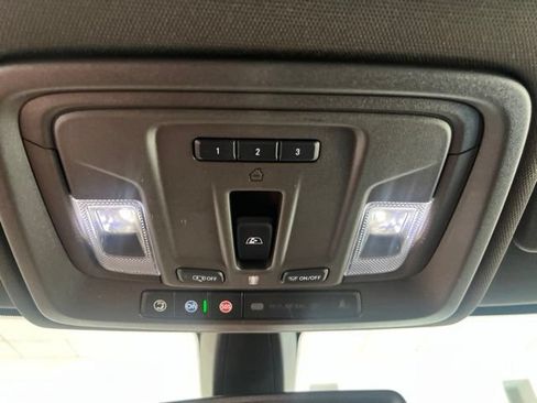 Used 2022 Chevrolet Silverado 1500 LTZ AWD/4WD image 23