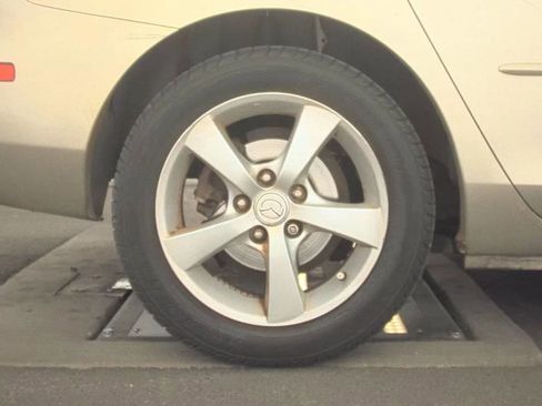 Used 2004 MAZDA MAZDA3 I w/ Pwr & 16" Alloy Wheel Pkg image 10