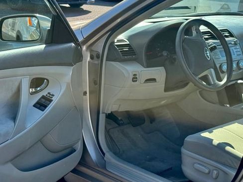 Used 2009 Toyota Camry LE FWD image 16