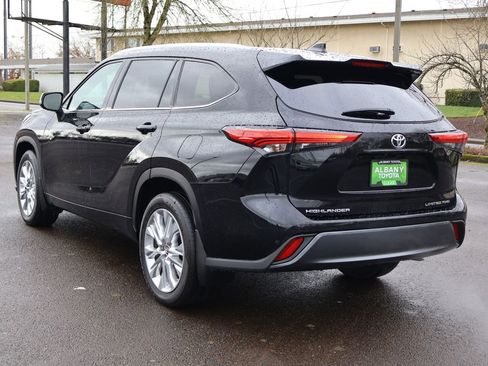 Used 2022 Toyota Highlander Limited image 3