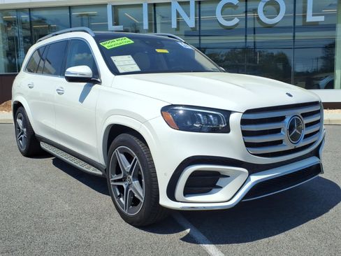 Used 2024 Mercedes-Benz GLS 450 4MATIC image 2