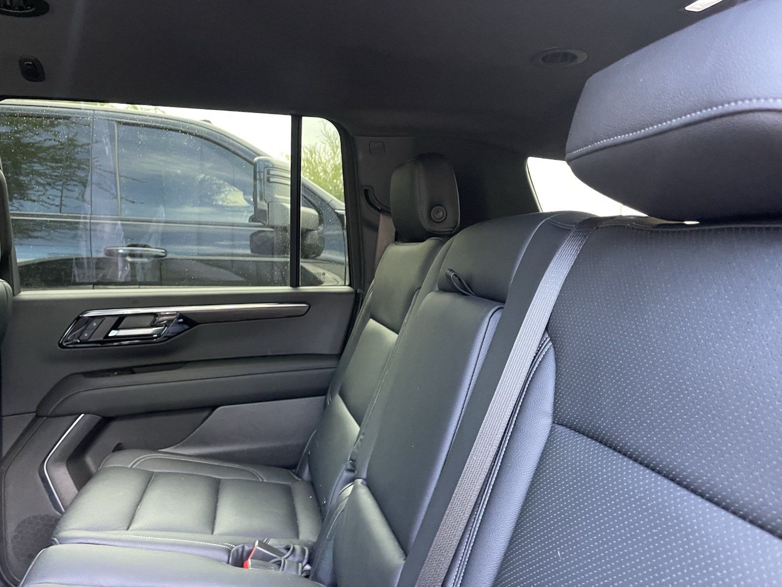 Used 2026 Chevrolet Suburban LS w/ LS Custom Edition AWD/4WD image 8