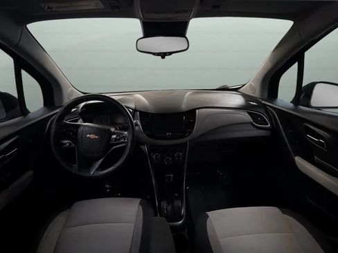 Used 2019 Chevrolet Trax LS w/ Tint and Cruise Package FWD image 9
