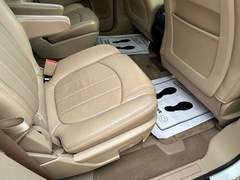 Used 2010 Buick Enclave CXL w/ Trailering Provision Package AWD/4WD image 11