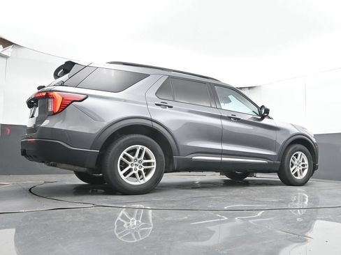 Used 2025 Ford Explorer Active AWD/4WD image 41
