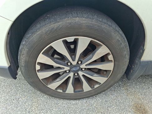 Used 2015 Subaru Outback 3.6R Limited image 4