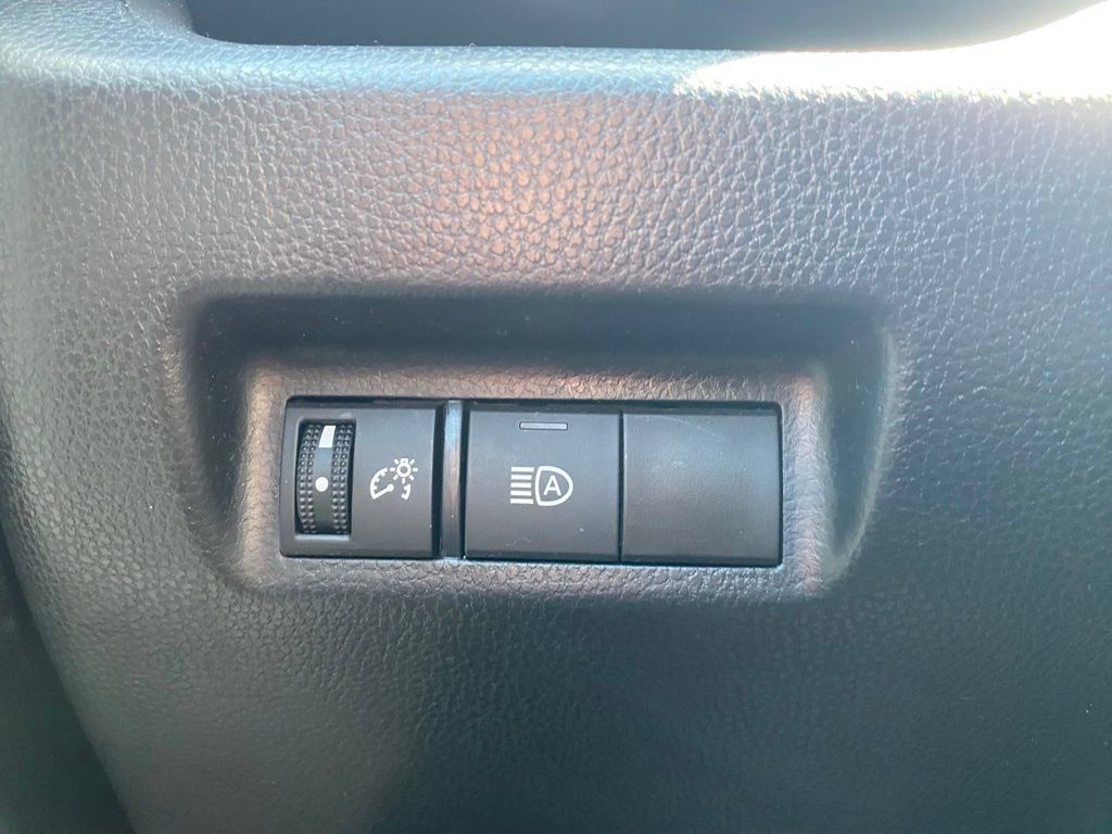 Used 2022 Toyota RAV4 XLE AWD/4WD image 27