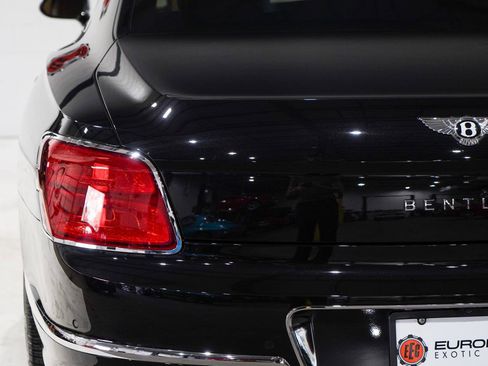 Used 2022 Bentley Flying Spur V8 image 34