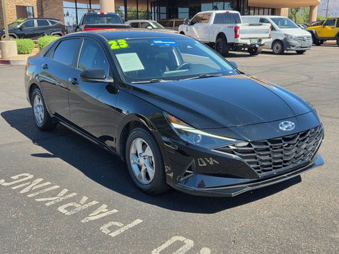 Certified 2023 Hyundai Elantra SE image 3
