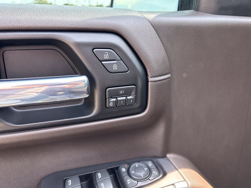 Used 2019 Chevrolet Silverado 1500 LTZ w/ LTZ Premium Package AWD/4WD image 15