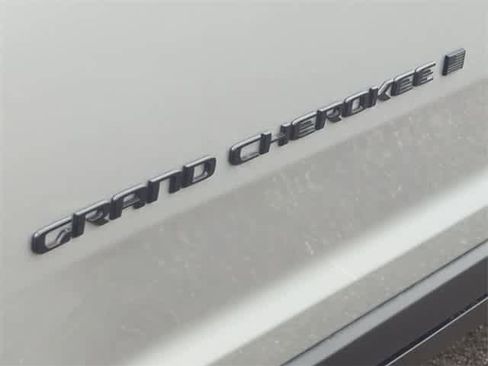 New 2025 Jeep Grand Cherokee Limited image 13