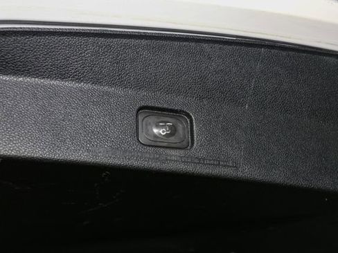 Used 2019 Ford Explorer XLT w/ Equipment Group 202A AWD/4WD image 12