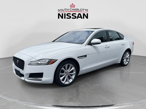Used 2018 Jaguar XF Premium AWD/4WD image 3