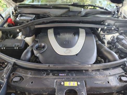 Used 2012 Mercedes-Benz GL 550 4MATIC image 31