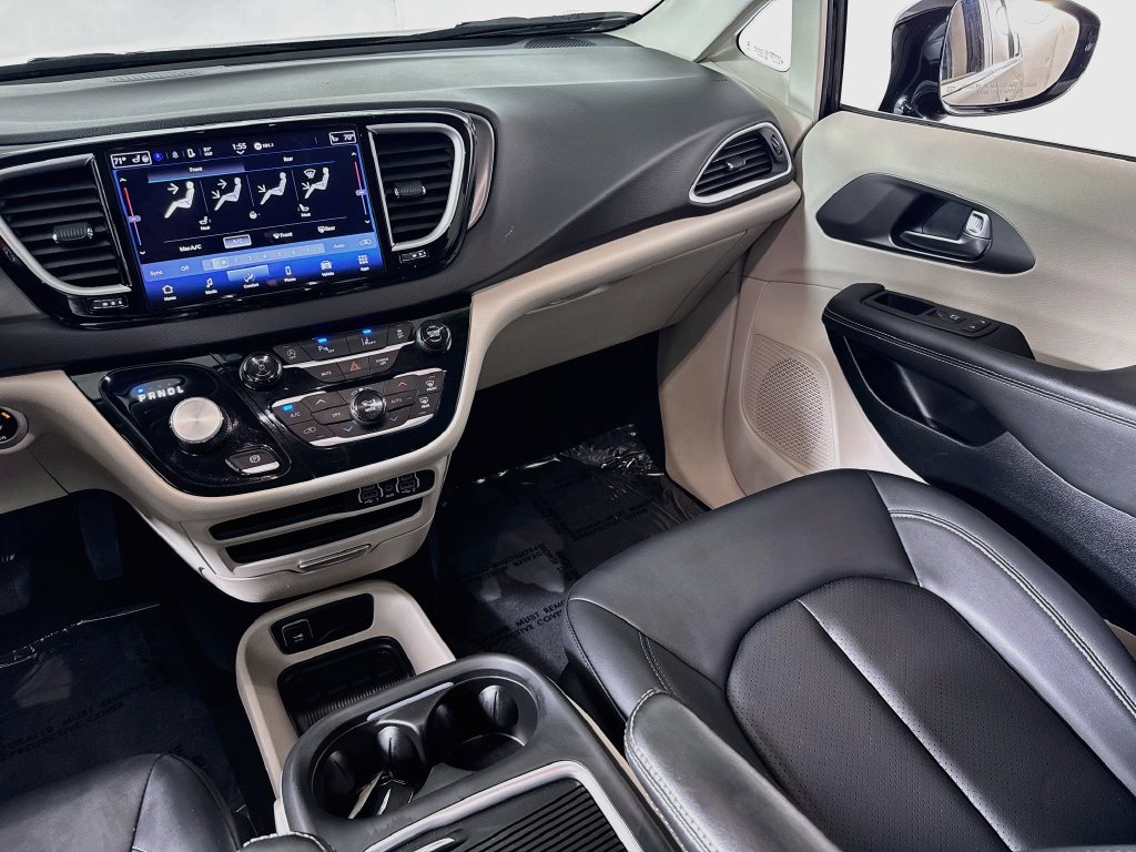 Used 2024 Chrysler Pacifica Touring-L FWD image 22