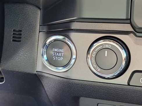 Used 2019 Toyota Tacoma TRD Sport AWD/4WD image 33