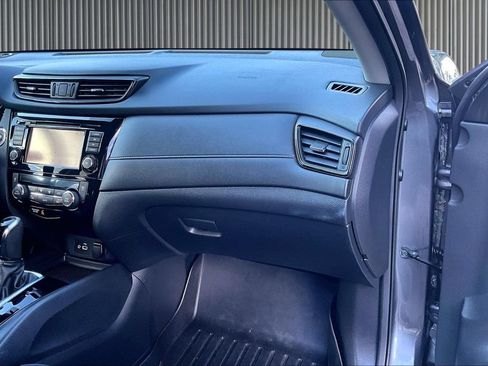 Used 2018 Nissan Rogue SV w/ Premium Package AWD/4WD image 18