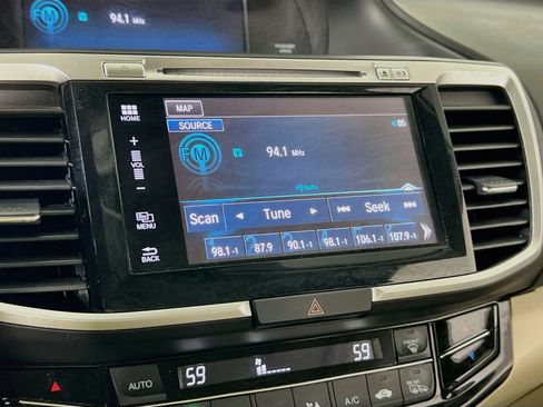 Used 2017 Honda Accord Touring image 14