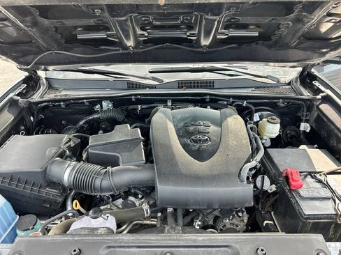 Certified 2022 Toyota Tacoma TRD Sport w/ TRD Premium Sport Package AWD/4WD image 22