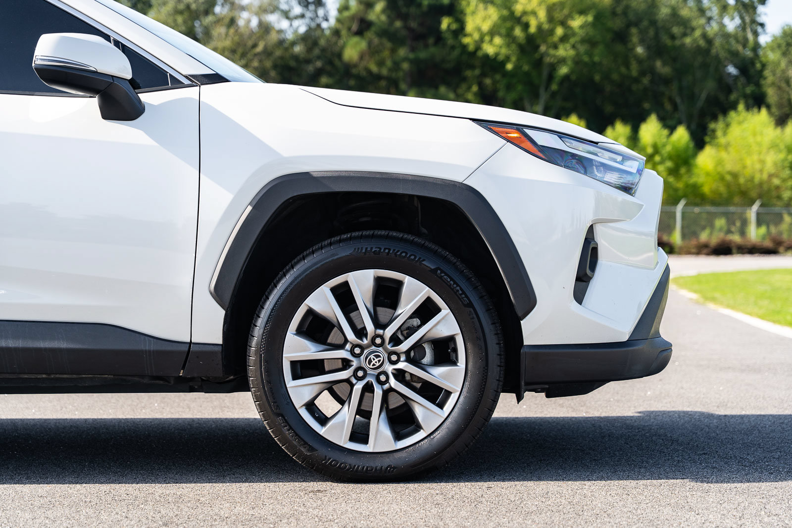 Used 2022 Toyota RAV4 XLE Premium FWD image 9