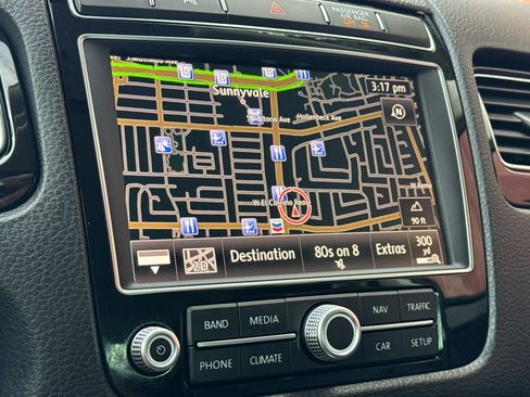 Used 2016 Volkswagen Touareg VR6 image 23