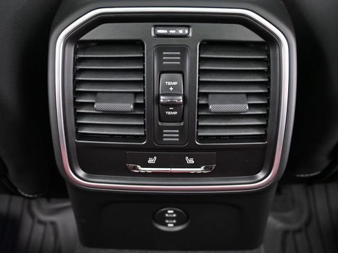 Certified 2026 Porsche Macan image 8