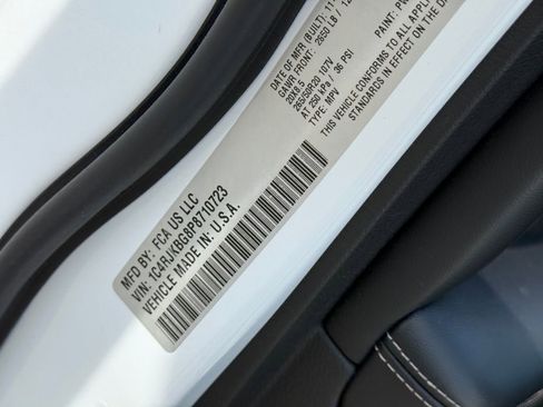 Used 2023 Jeep Grand Cherokee L Limited w/ Black Appearance Package image 10