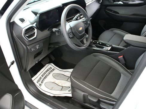 Used 2024 Chevrolet TrailBlazer LS image 23