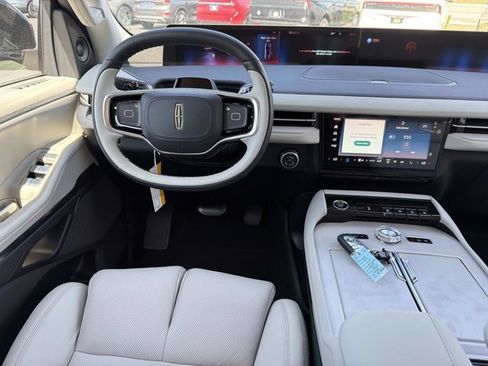 New 2026 Lincoln Navigator L Reserve AWD/4WD image 24
