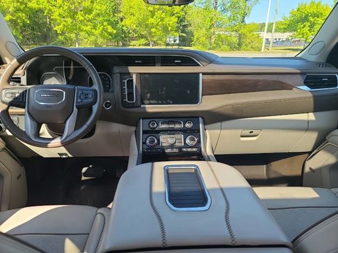 Used 2021 GMC Yukon XL Denali w/ Denali Premium Package image 40