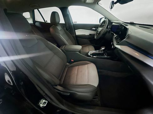 Used 2025 Chevrolet Trax LT image 29