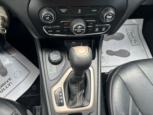 Used 2014 Jeep Cherokee Limited image 14