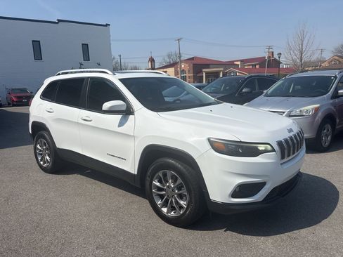Used 2019 Jeep Cherokee Latitude Plus w/ Comfort/Convenience Group image 6