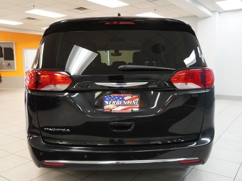 Used 2019 Chrysler Pacifica Touring-L FWD image 10