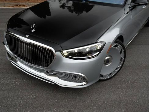 Used 2022 Mercedes-Benz S 580 4MATIC Sedan w/ Rear Seat Package image 3