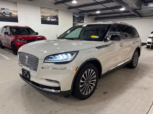 Used 2023 Lincoln Aviator Reserve w/ Elements Package Plus AWD/4WD image 3