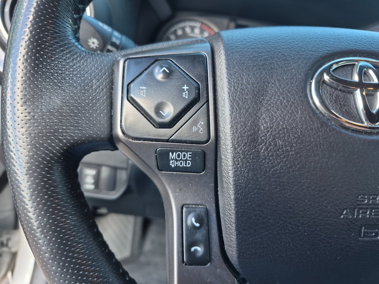 Used 2021 Toyota Tacoma TRD Off-Road w/ Technology Package AWD/4WD image 26