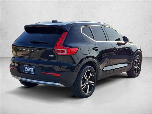 Used 2025 Volvo XC40 B5 Core AWD/4WD image 5