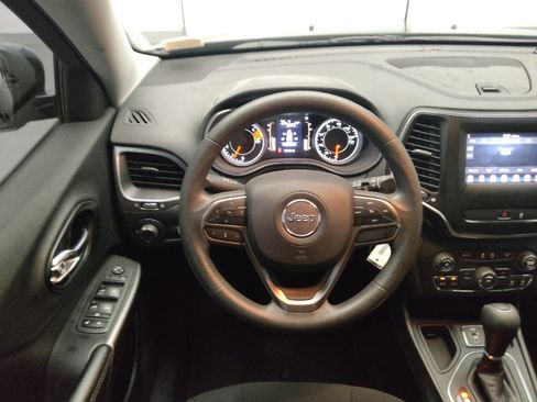 Used 2021 Jeep Cherokee Latitude FWD image 22