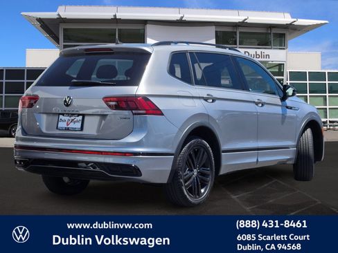 Used 2022 Volkswagen Tiguan SE R-Line AWD/4WD image 4