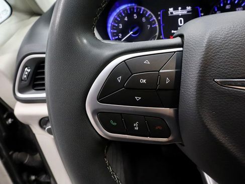 Used 2023 Chrysler Voyager LX FWD image 27