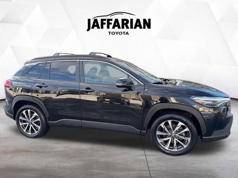 Certified 2022 Toyota Corolla Cross XLE image 3