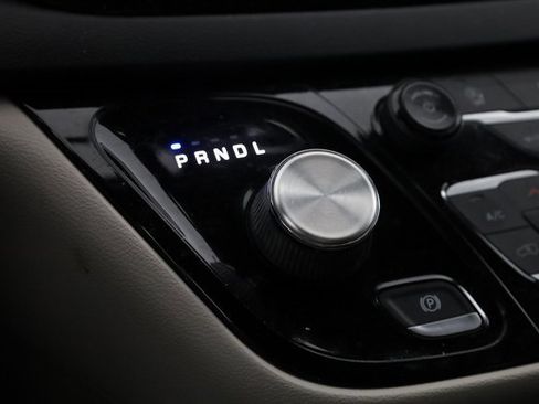 Used 2018 Chrysler Pacifica LX image 19