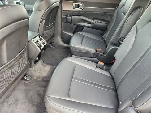 Certified 2025 Kia Sorento SX image 31