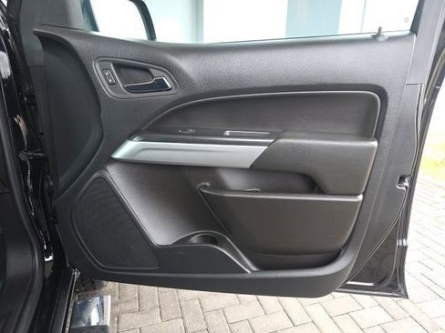 Used 2022 Chevrolet Colorado LT w/ LT Convenience Package image 9