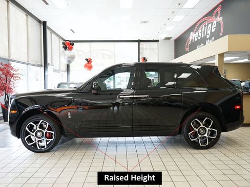 Used 2022 Rolls-Royce Cullinan Black Badge w/ Dark Exterior Package AWD/4WD image 7